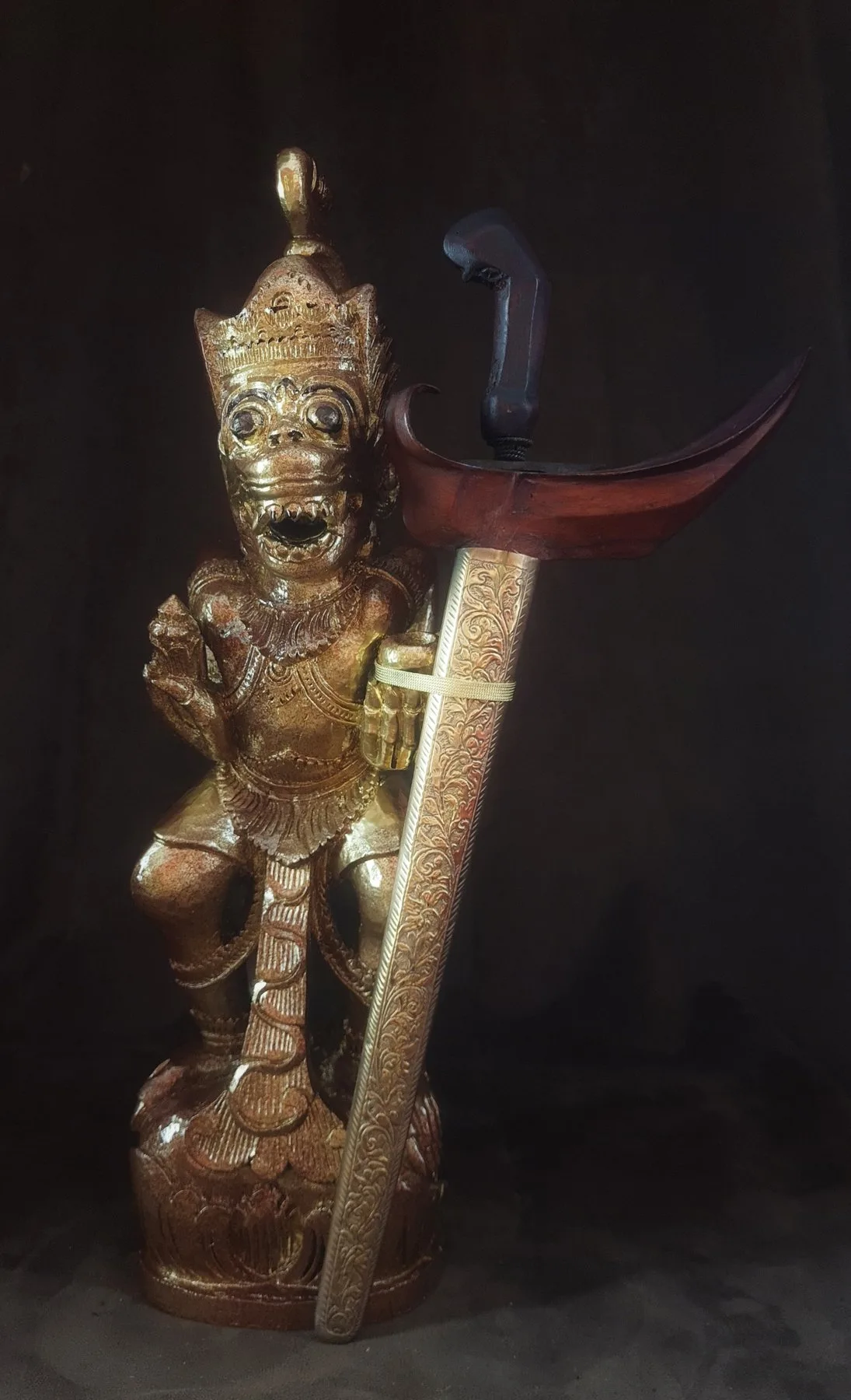 10-luk sword keris in Indonesia with holder kerisu Hanumanom