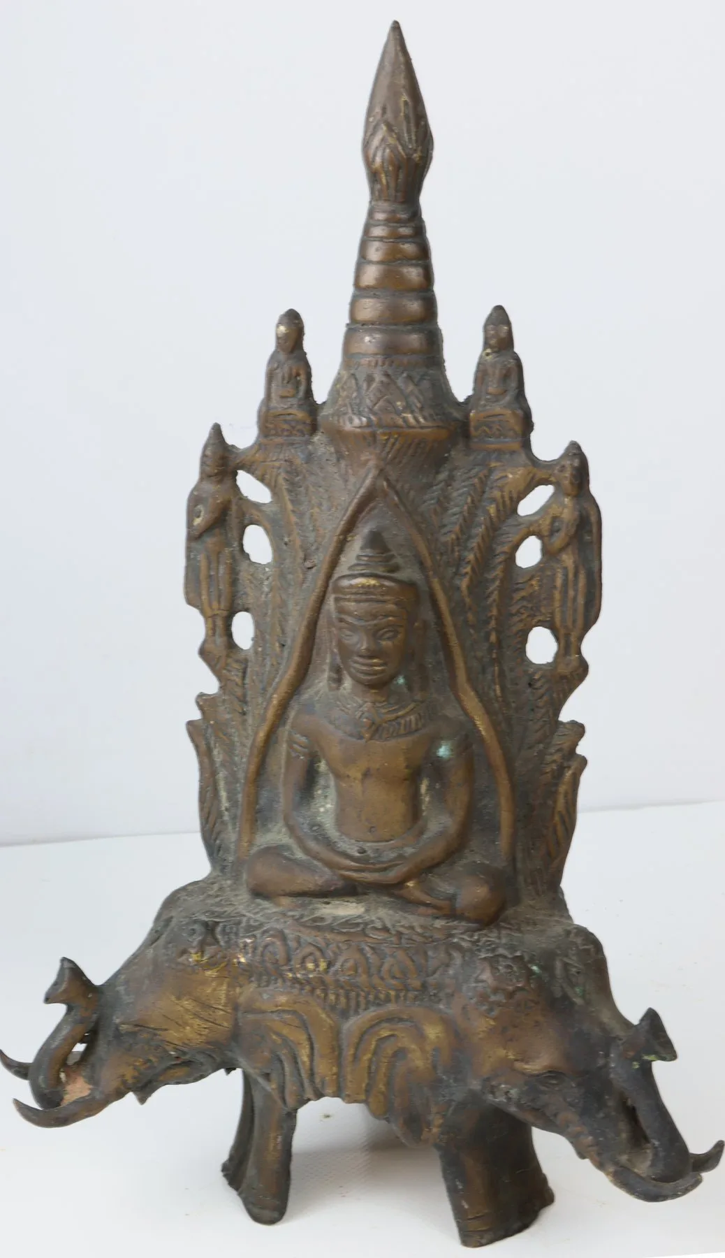 Phra Narai sediaci na trojhlavom slonovi 31cm Thajsko