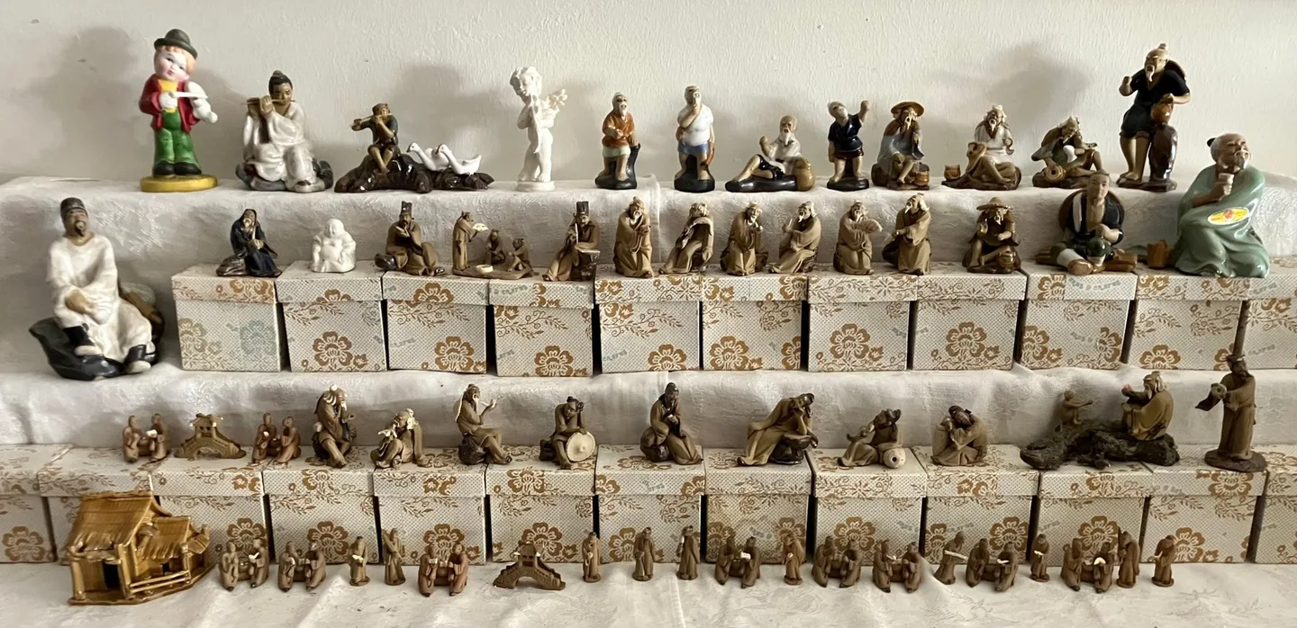 Zbierka miniature figurines in regiónu Xiamen (China) – 60x figurka by hand made in hliny pre bonsay decorations 1970